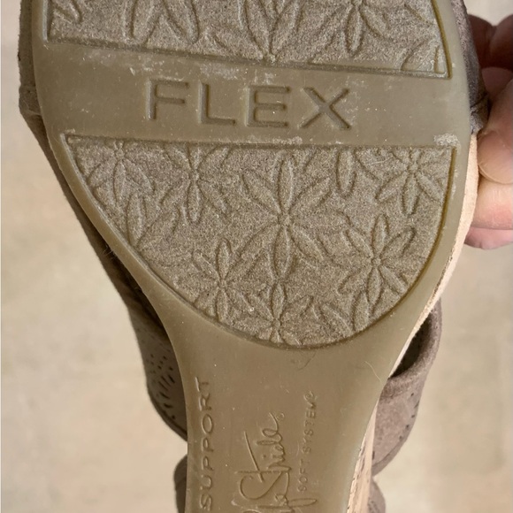 7.5 Life Stride Tan Cutout Wedges - Picture 7 of 7